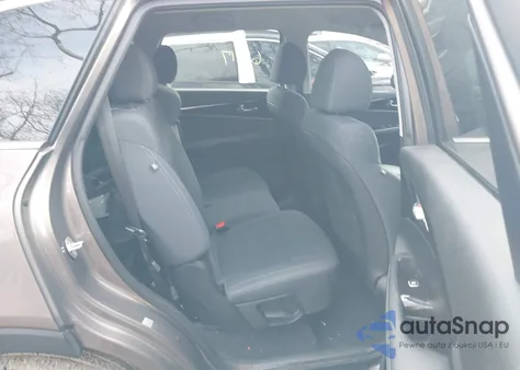 2019 Kia Sorento 3.3L Lx z USA, uszkodzony, nr VIN 5XYPG4A5XKG577823